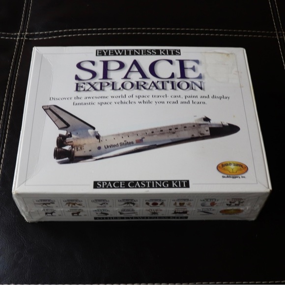 Vintage Space Exploration Space Shuttle, Command Module, Saturn & V Casting Kit - Picture 1 of 5
